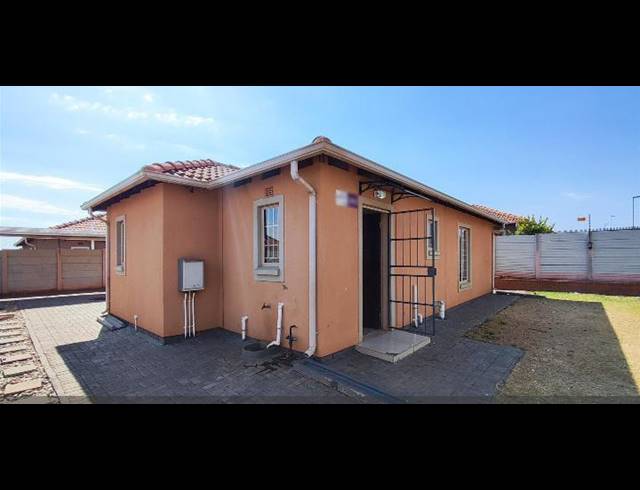 3 BEDROOM HOUSE FOR SALE IN SKY CITY